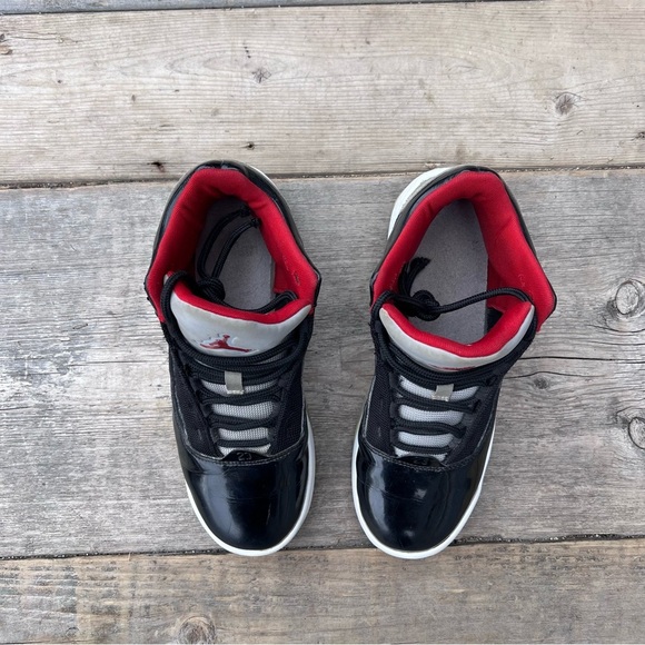 Youth Jordan Max Aura 2 Sneakers CN8094-006, Blk-Red & White - Picture 7 of 9